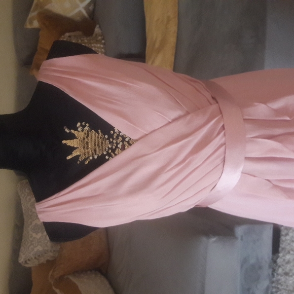 Ladies dress - Picture 2 of 10